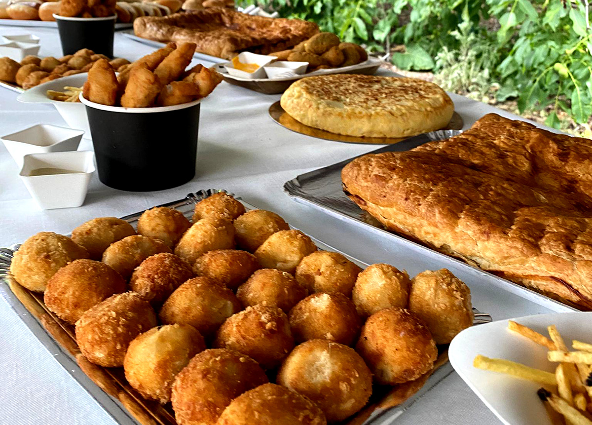 Los mejores platos para tu evento incluyen croquetas y tortilla de patatas