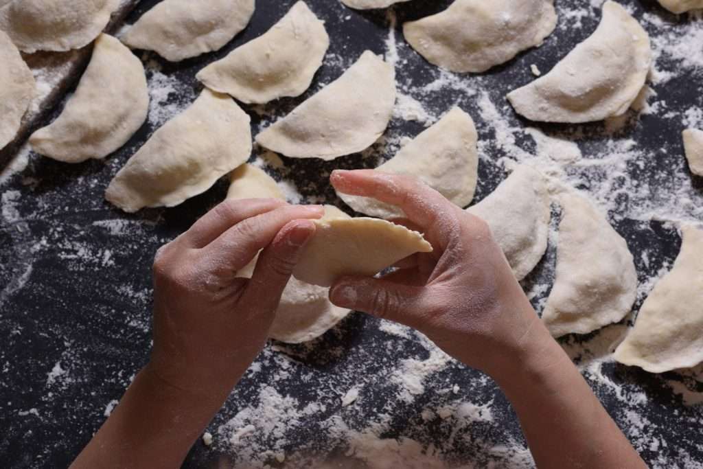 Historia de la empanada de plato humilde a estrella gastronómica - De Pan Y Moja